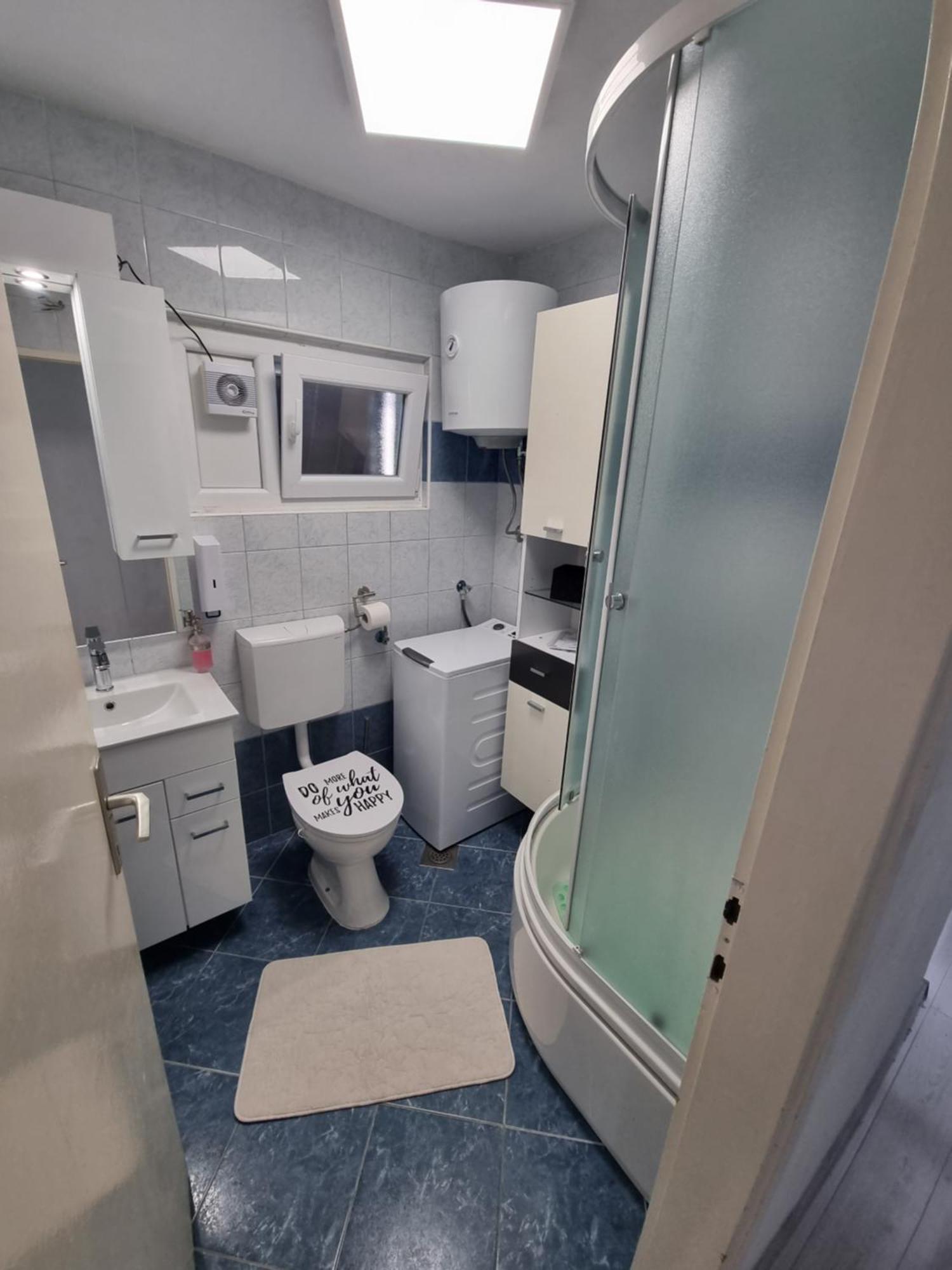 Split Apartment 外观 照片
